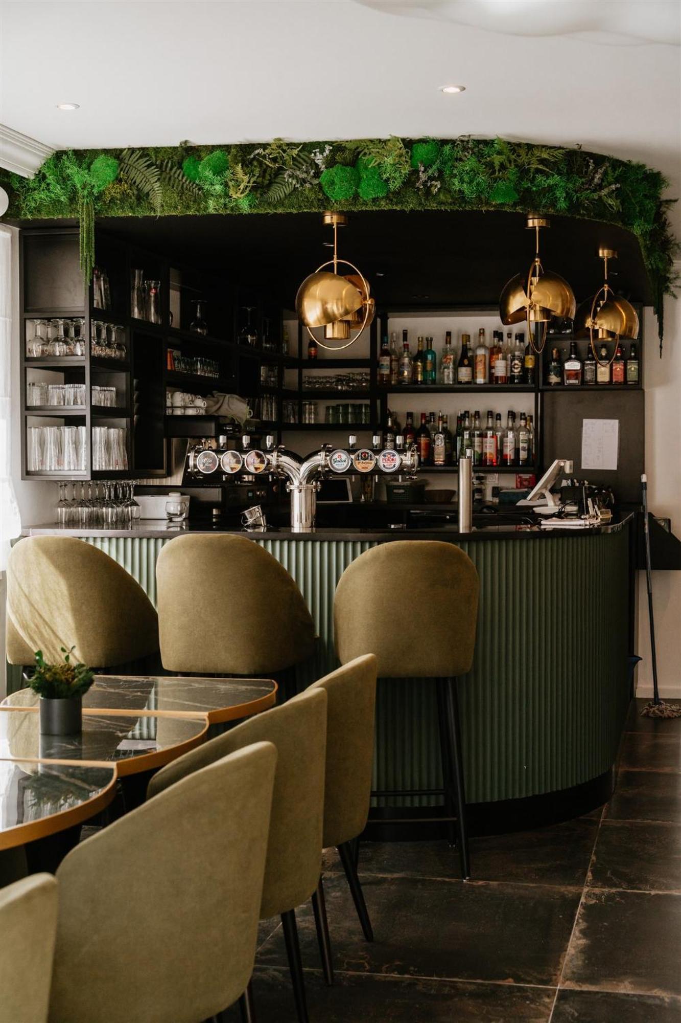 Hotel-Restaurant La Caborne Limonest Eksteriør billede