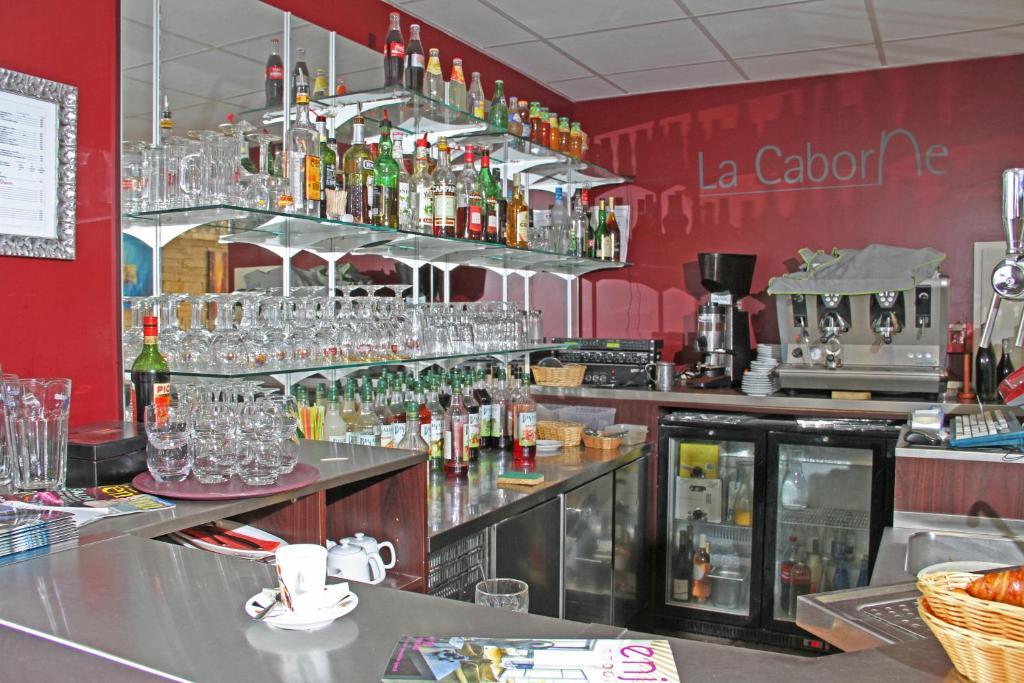 Hotel-Restaurant La Caborne Limonest Eksteriør billede